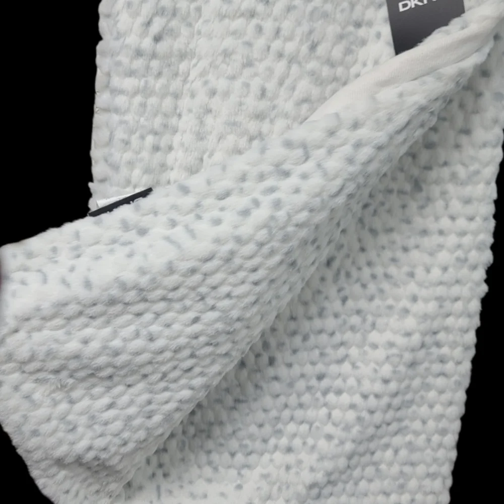 DKNY Luxe White Gray Faux Fur Snow Leopard Throw Blanket Ultra Soft NEW 50